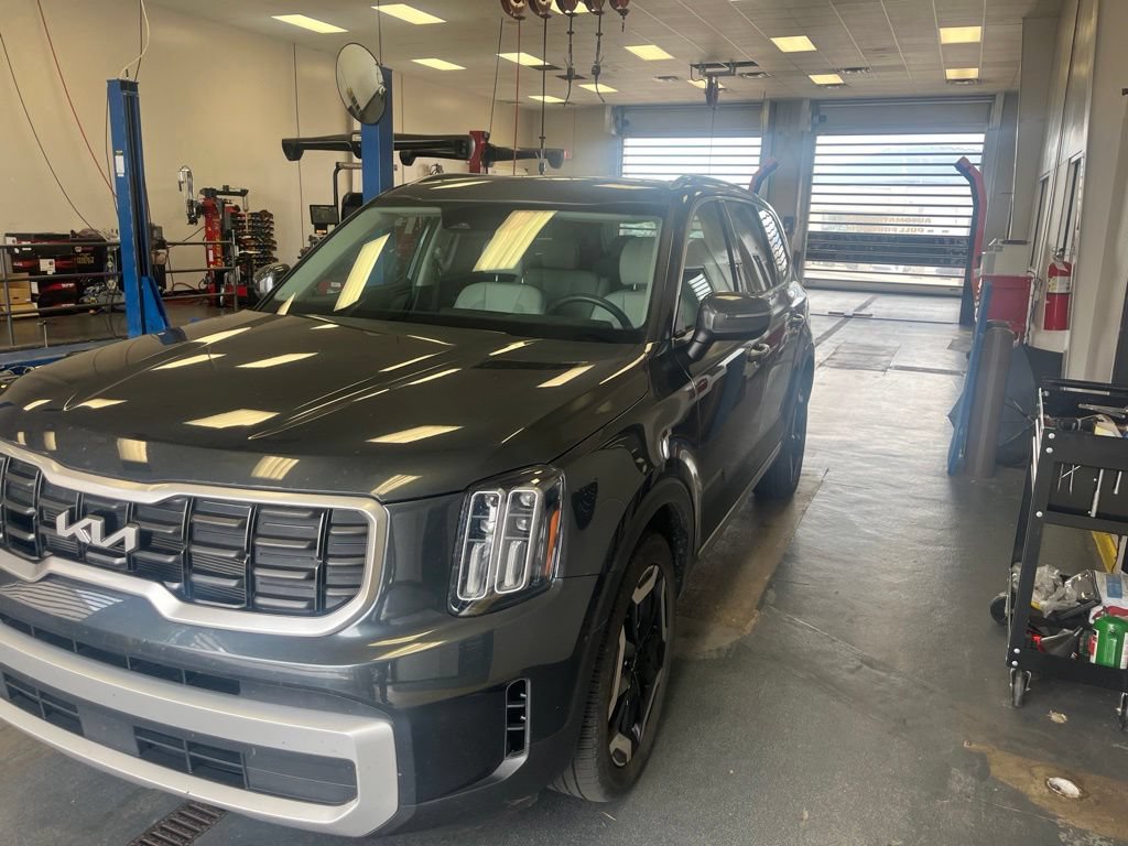 Used 2024 Kia Telluride S w/ S Sunroof Package AWD/4WD image 2