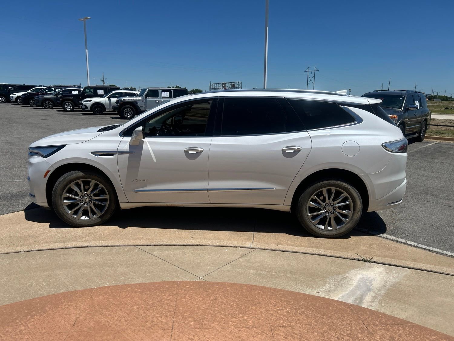 Used 2023 Buick Enclave Avenir w/ Avenir Technology Package FWD image 8