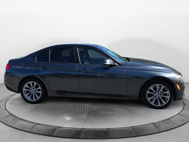 Used 2017 BMW 320i Sedan RWD image 6