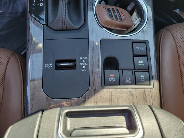 Used 2025 Toyota Highlander Limited image 33