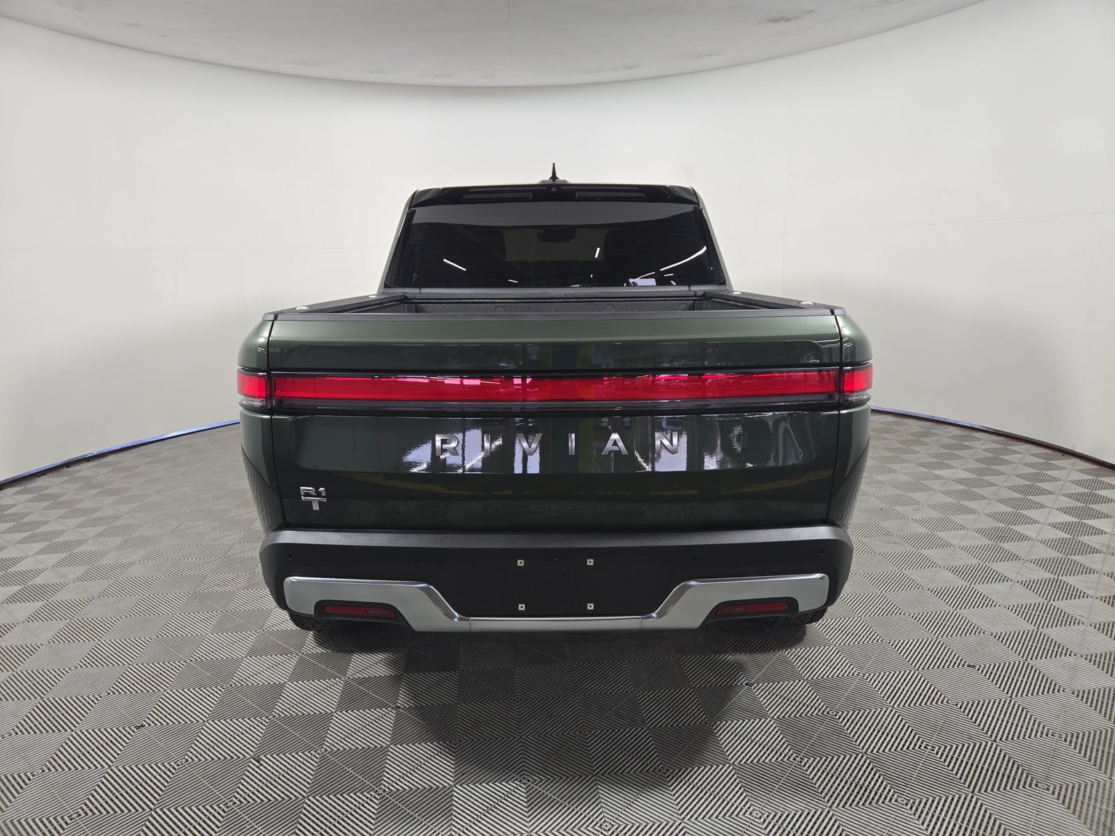 Used 2024 Rivian R1T Adventure Dual AWD/4WD image 4