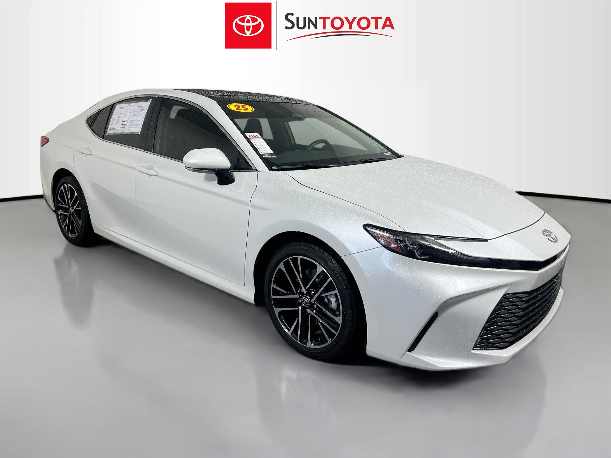 Used 2025 Toyota Camry XLE FWD image 1