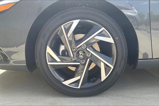 New 2025 Hyundai Elantra Limited image 12