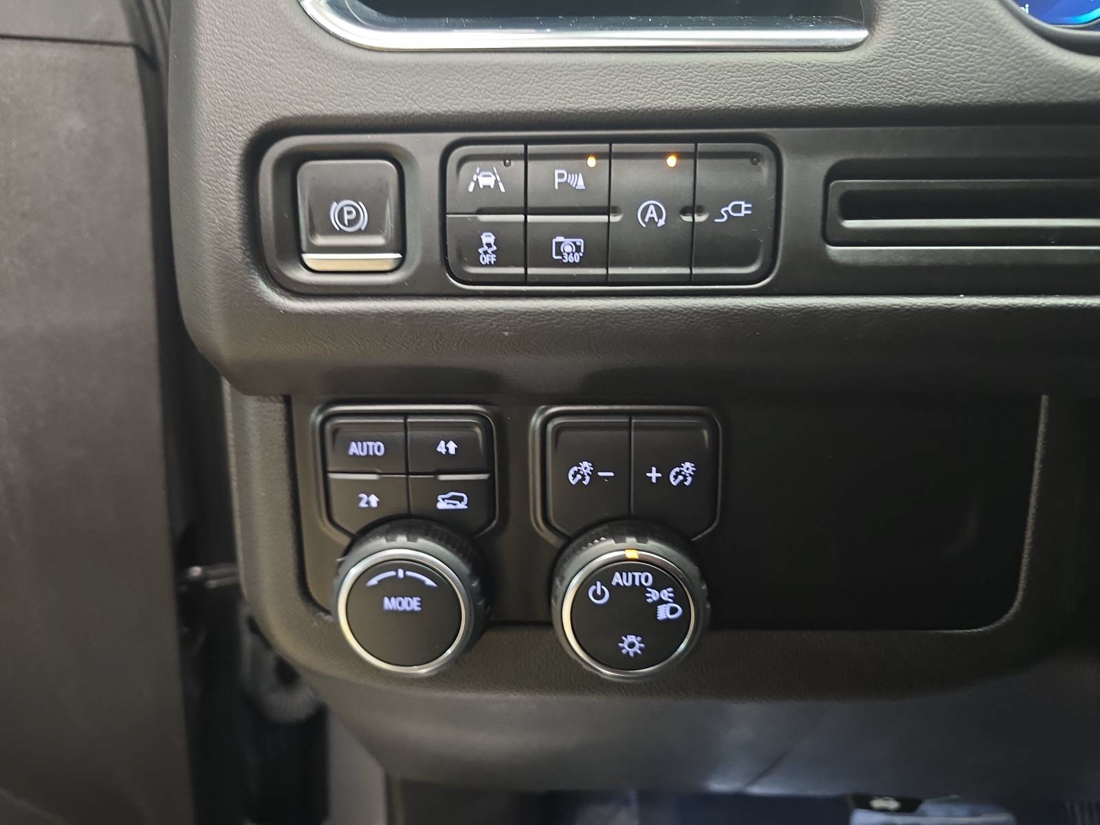 Used 2022 Chevrolet Tahoe LT w/ Luxury Package AWD/4WD image 27