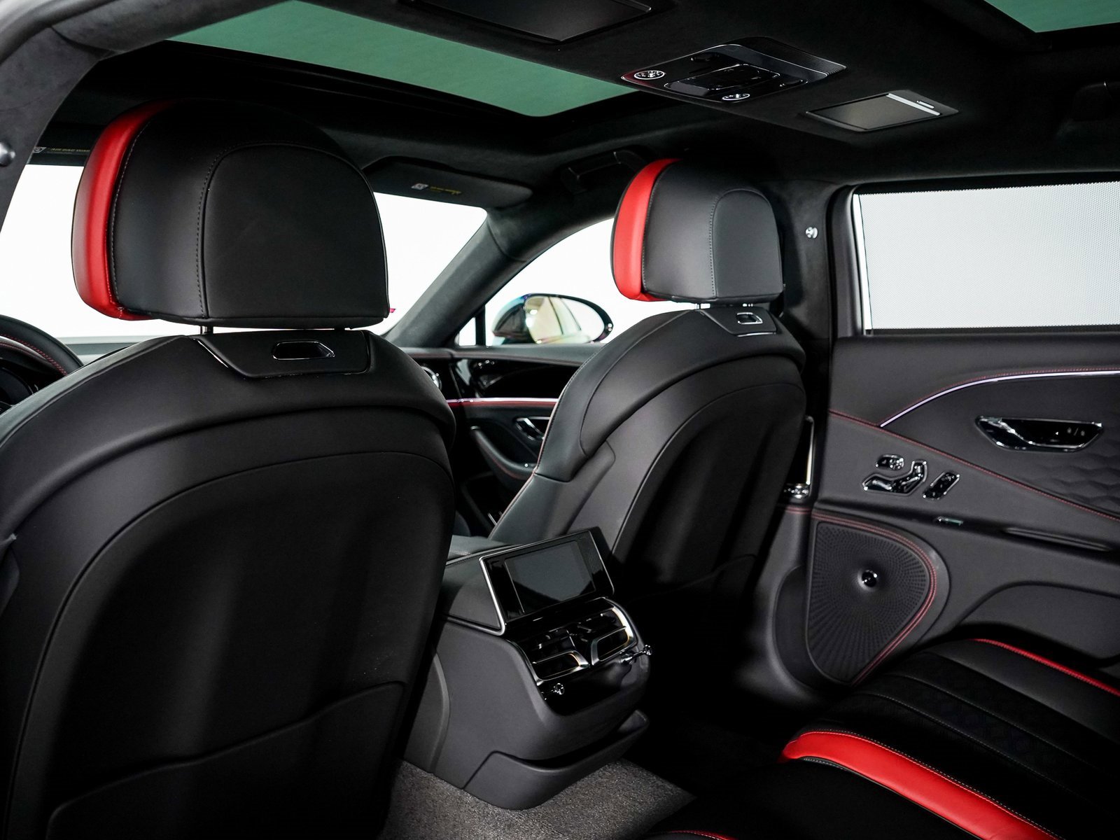 Certified 2025 Bentley Flying Spur Plug-In Hybrid image 23