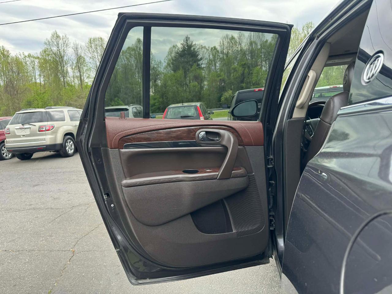 Used 2014 Buick Enclave Leather image 11