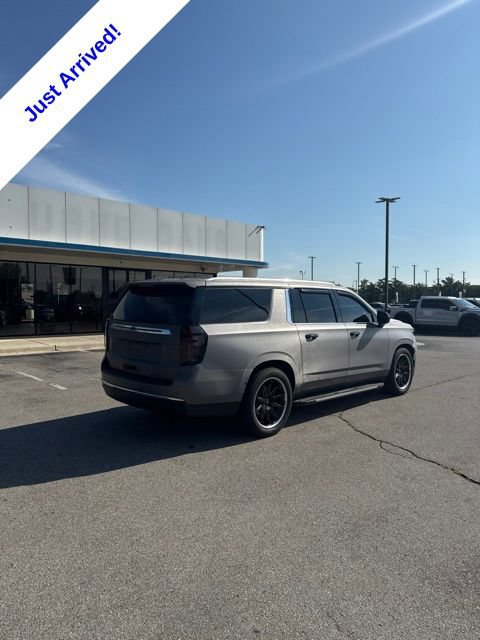 Used 2021 Chevrolet Suburban LT AWD/4WD image 5