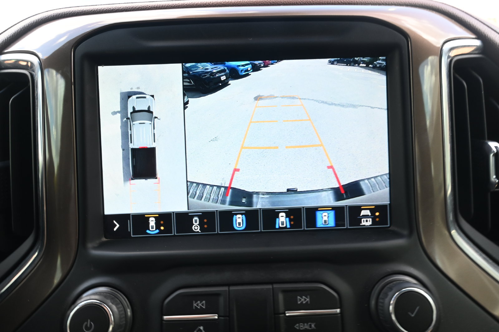 Used 2022 Chevrolet Silverado 2500 High Country w/ Technology Package AWD/4WD image 18