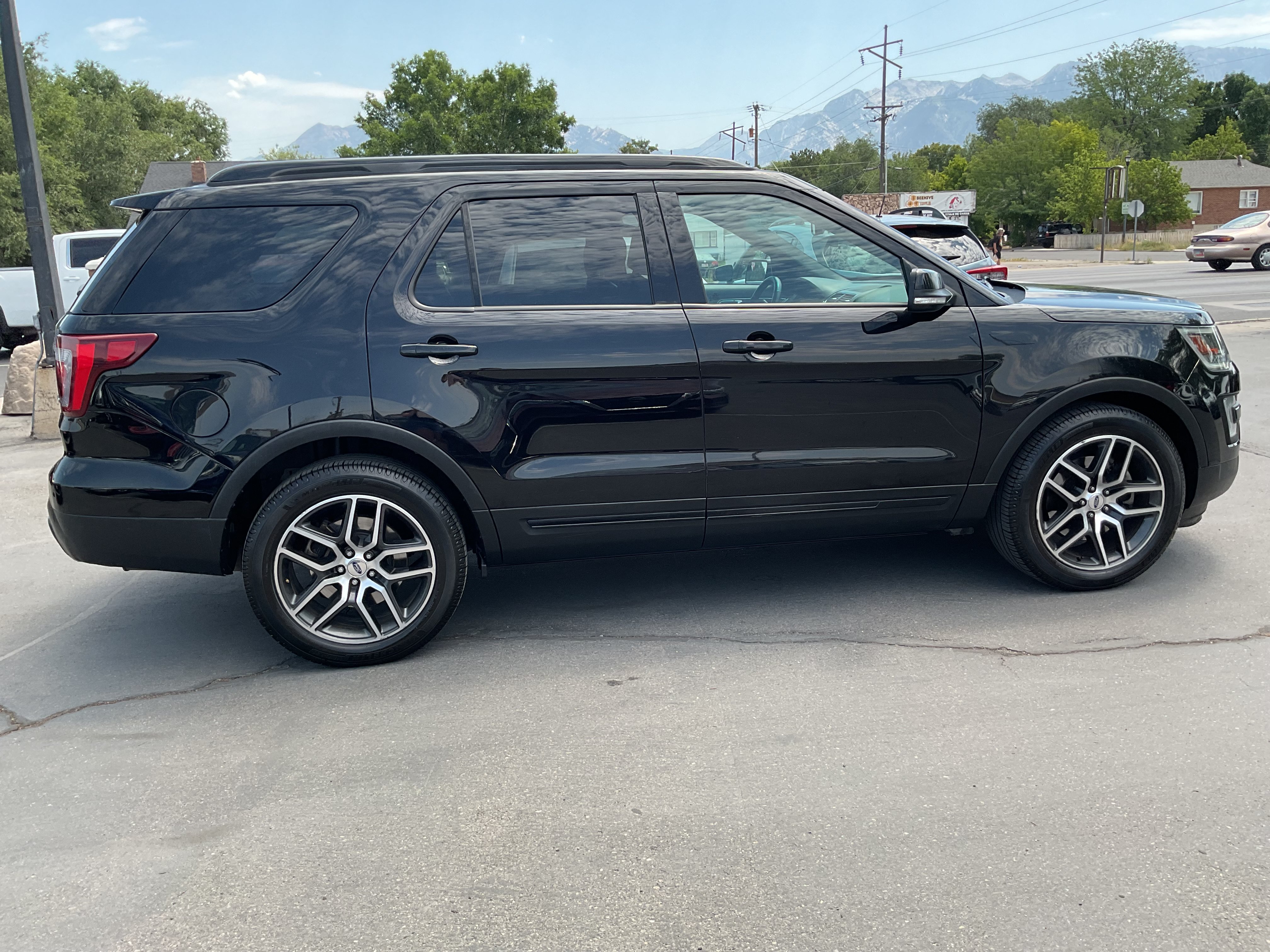 Used 2016 Ford Explorer Sport AWD/4WD image 4
