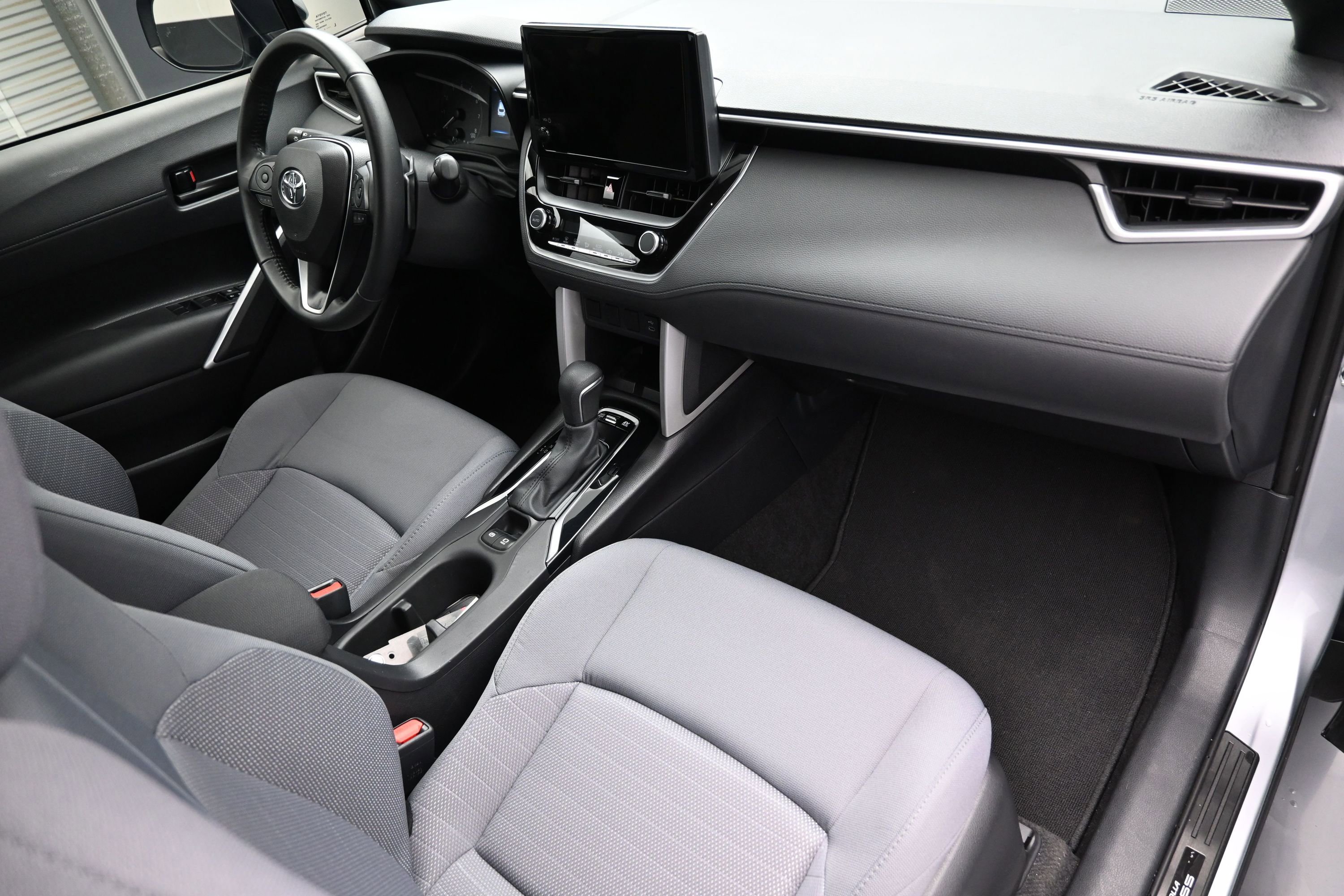 Used 2024 Toyota Corolla Cross AWD Hybrid image 38