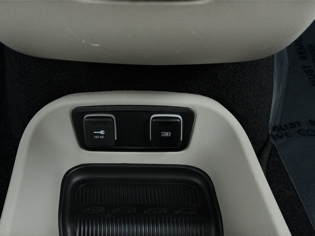 Used 2020 Chrysler Pacifica Limited image 29