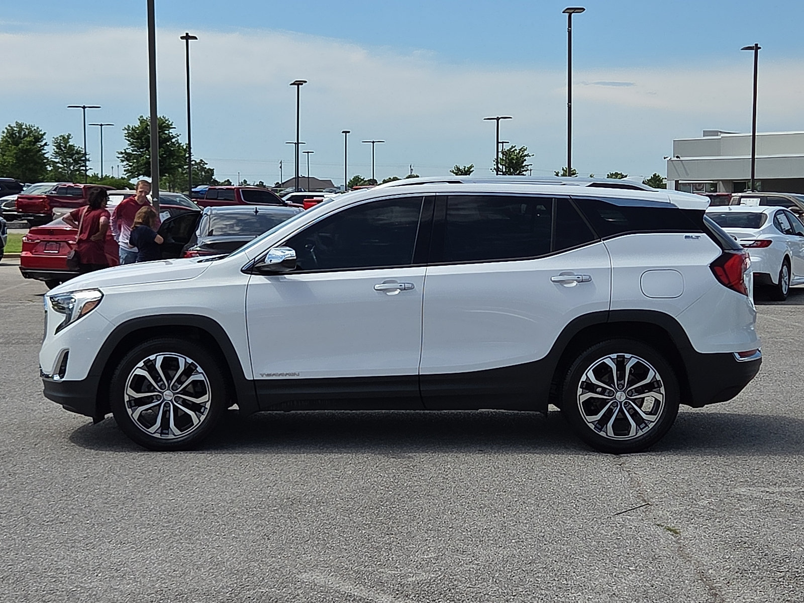 Used 2020 GMC Terrain SLT w/ Preferred Package FWD image 3
