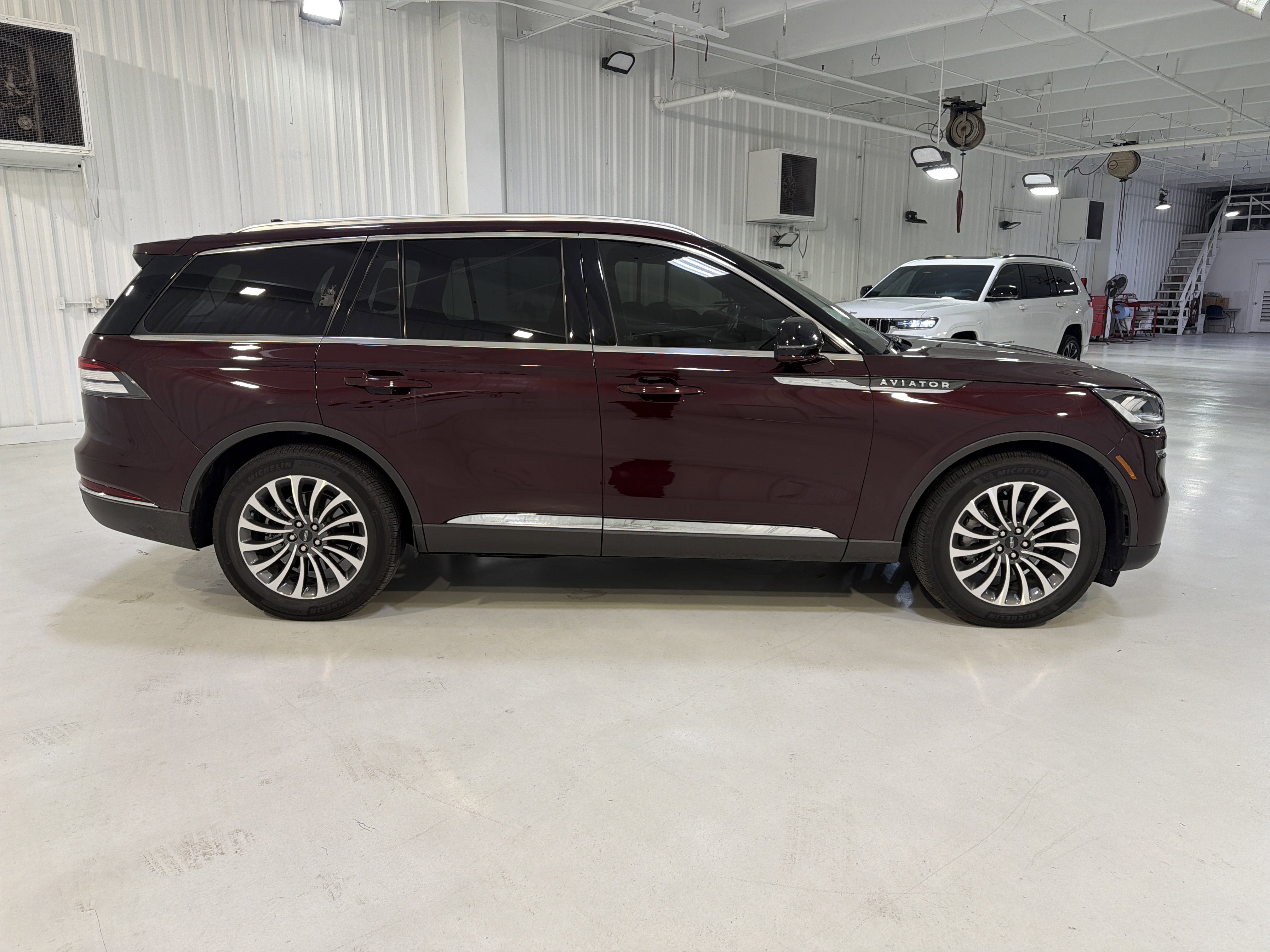 Used 2022 Lincoln Aviator Reserve RWD image 6