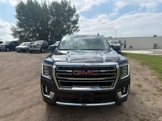 Used 2024 GMC Yukon XL SLT w/ SLT Premium Package AWD/4WD image 2