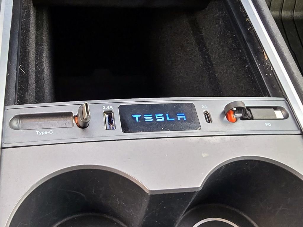 Used 2025 Tesla Model Y Long Range image 18