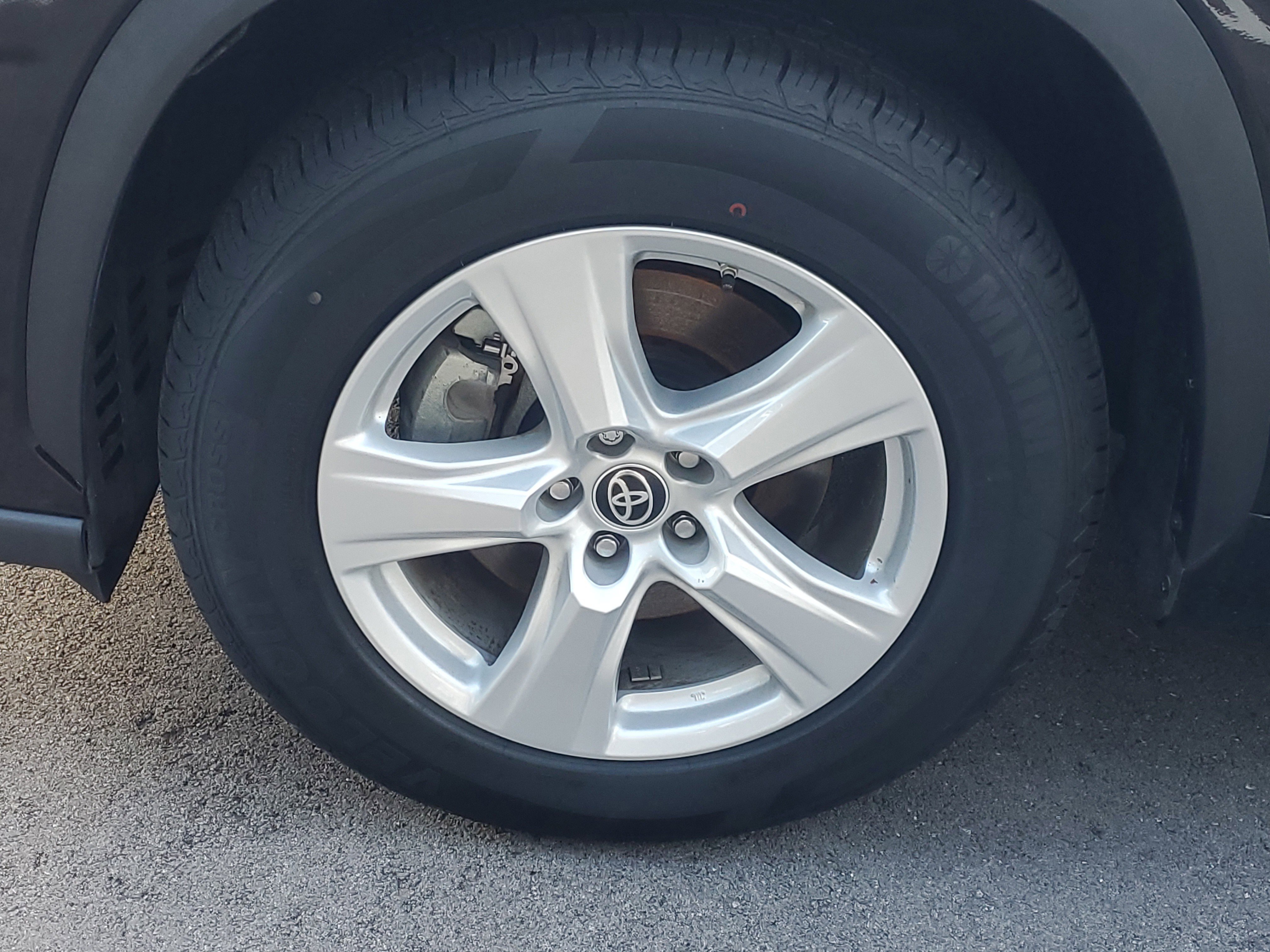 Used 2022 Toyota Highlander XLE image 4