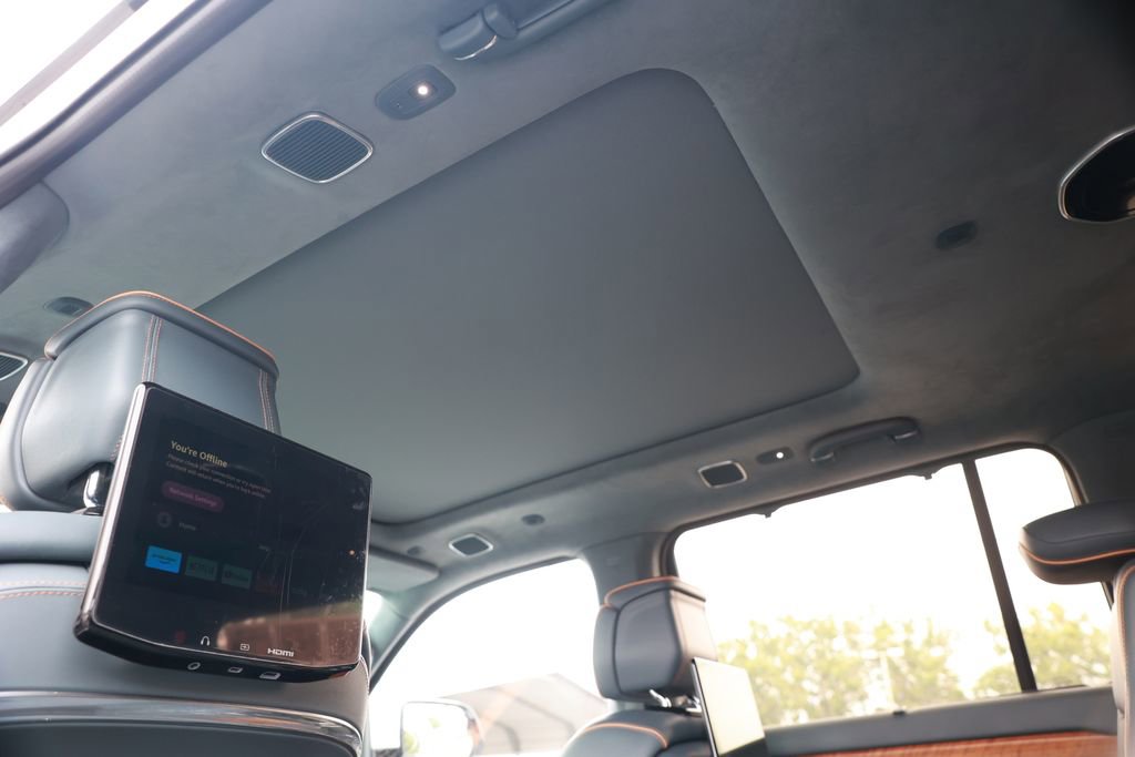 Used 2022 Jeep Grand Wagoneer Series III w/ Rear Seat Video Group 1 AWD/4WD image 45