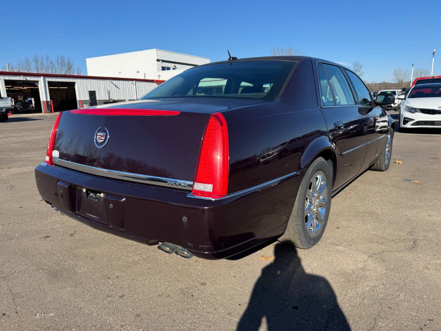 Used 2008 Cadillac DTS w/ Sun And Sound Package FWD image 5