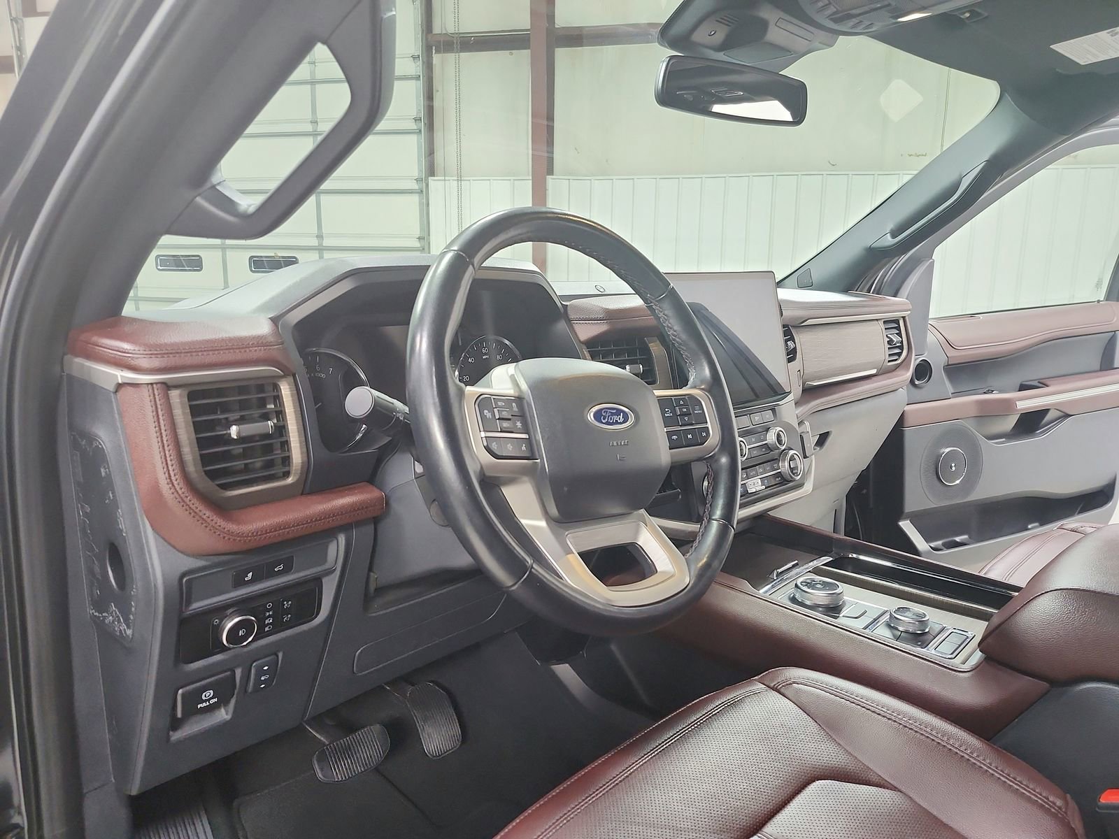 Used 2024 Ford Expedition Limited image 21
