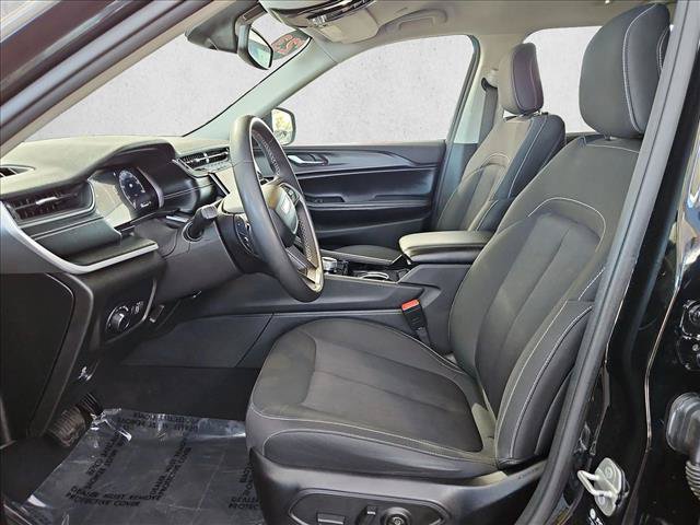 Used 2023 Jeep Grand Cherokee L Laredo AWD/4WD image 15