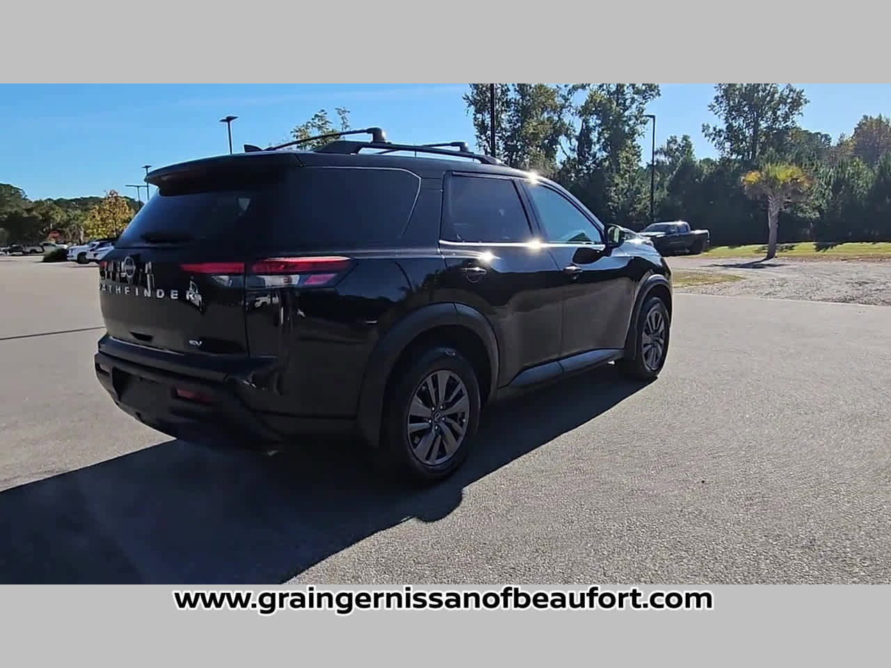Used 2022 Nissan Pathfinder SV image 31