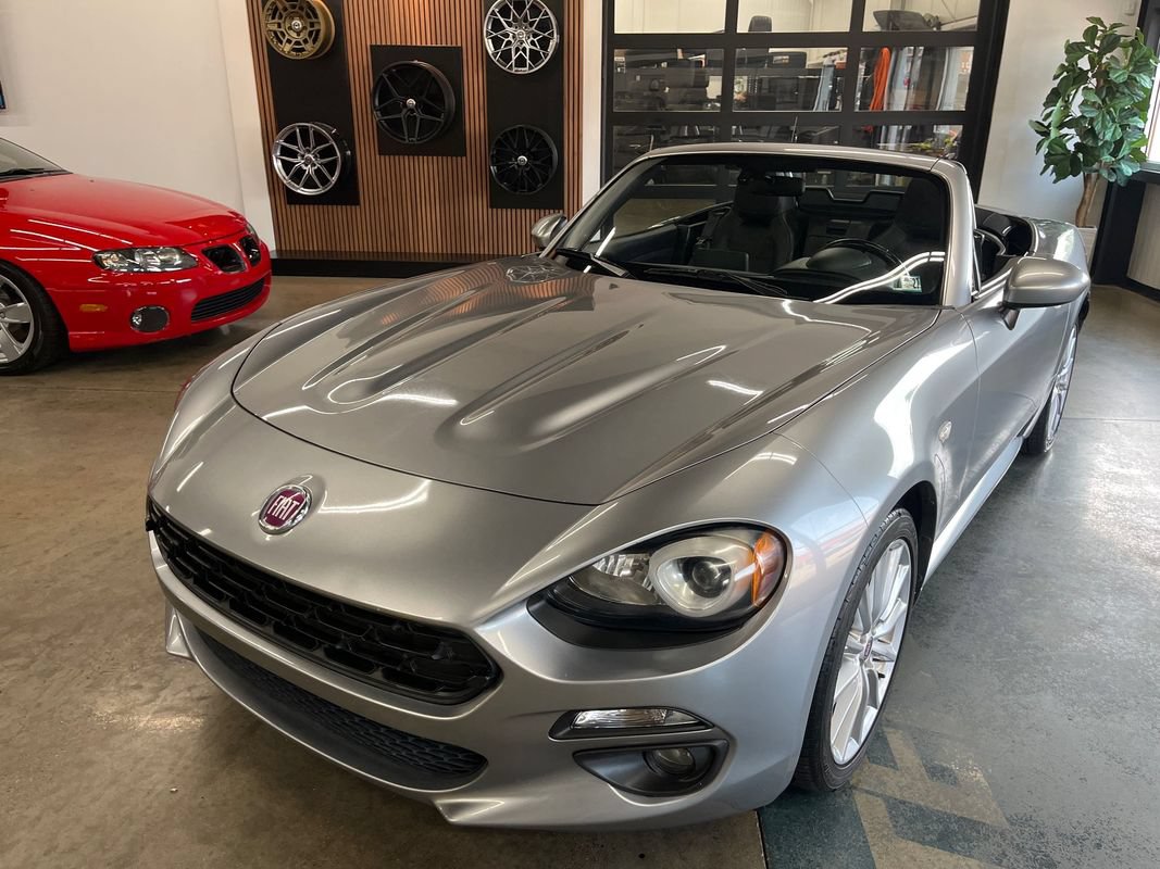 Used 2017 FIAT 124 Spider Lusso RWD image 3