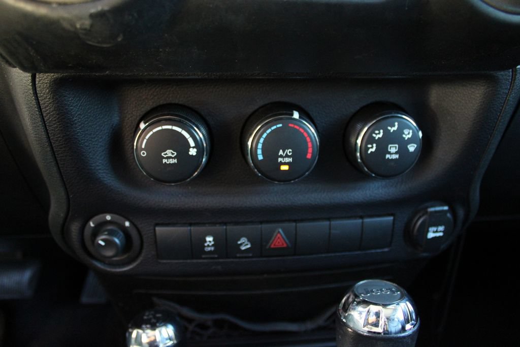 Used 2015 Jeep Wrangler Unlimited Sport w/ Quick Order Package 24S AWD/4WD image 18