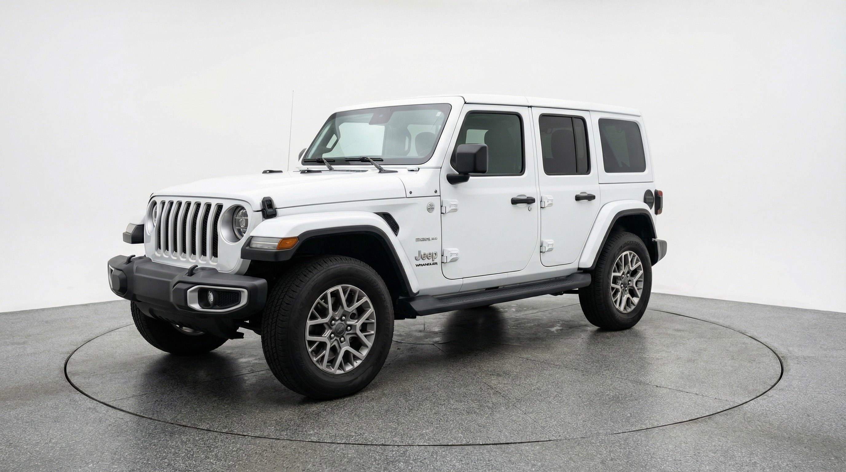 Used 2025 Jeep Wrangler Sahara image 3