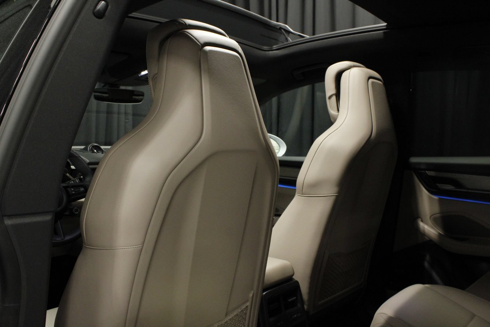 Certified 2025 Porsche Macan Electric RWD image 17