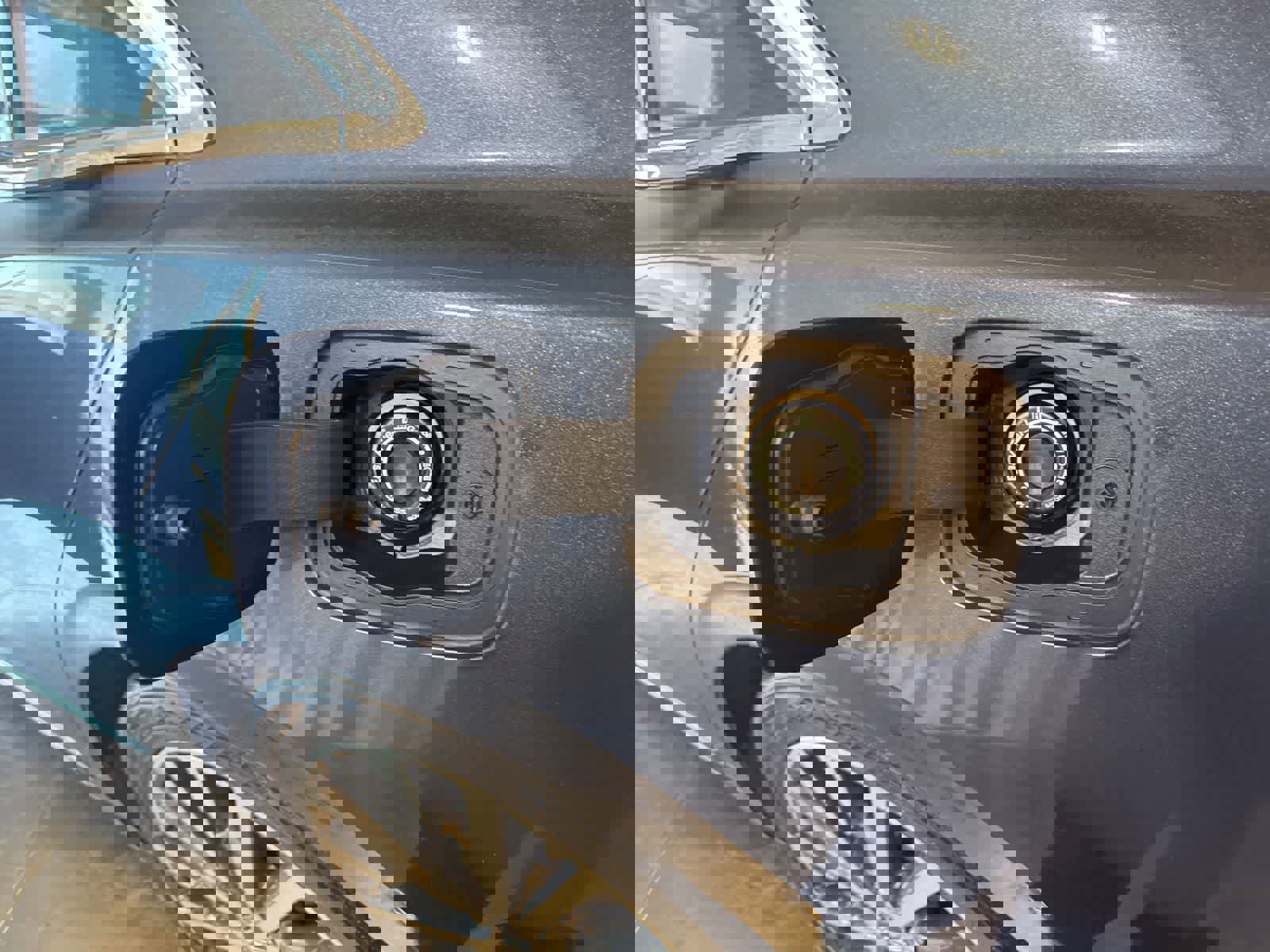 Used 2017 Lincoln Continental Select image 9