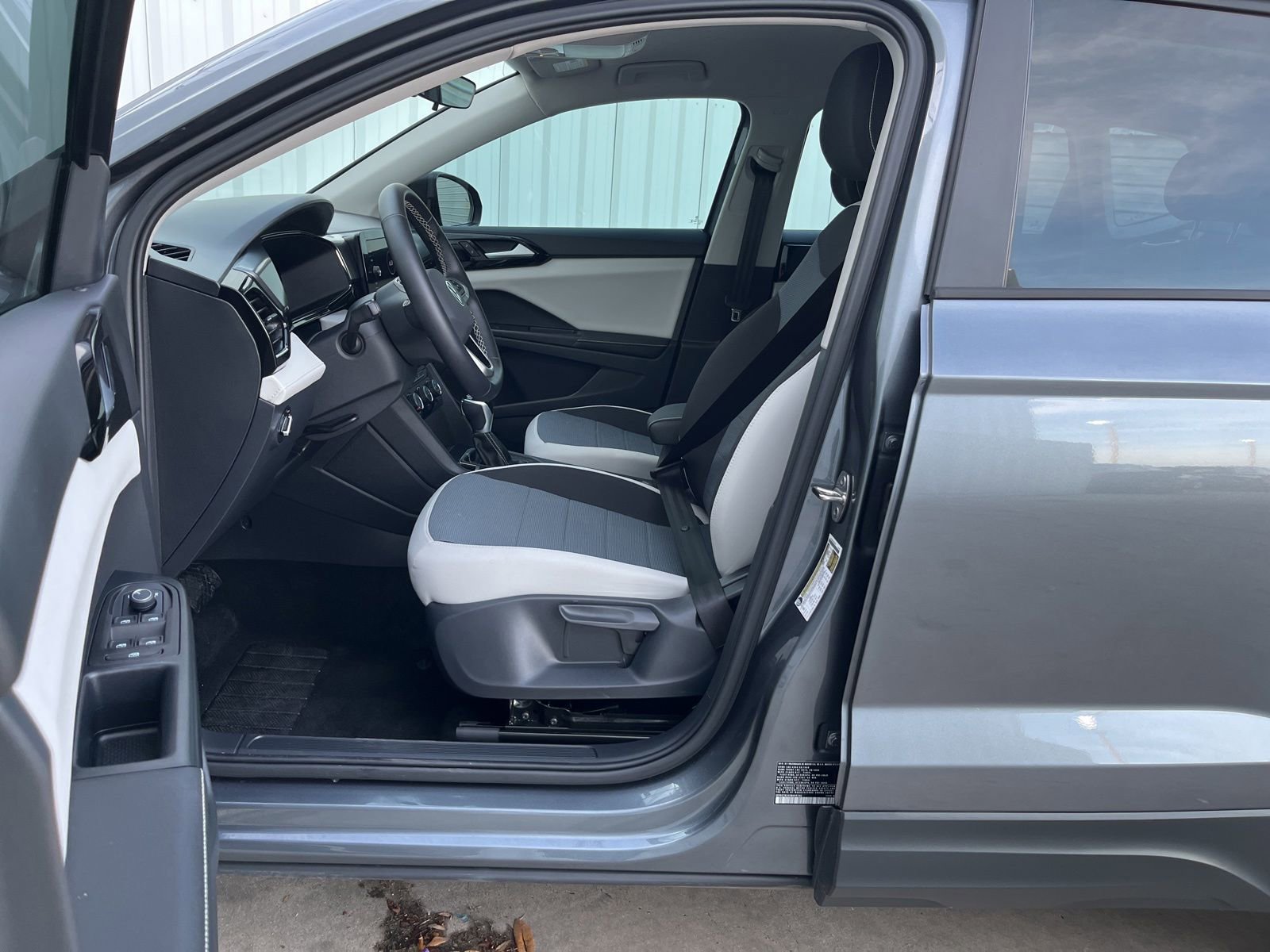 Used 2025 Volkswagen Taos S FWD image 5