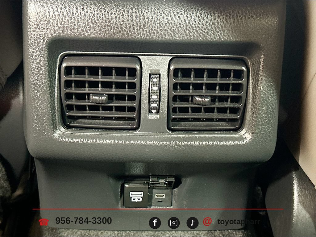 Used 2025 Toyota Camry SE w/ Convenience Package FWD image 22