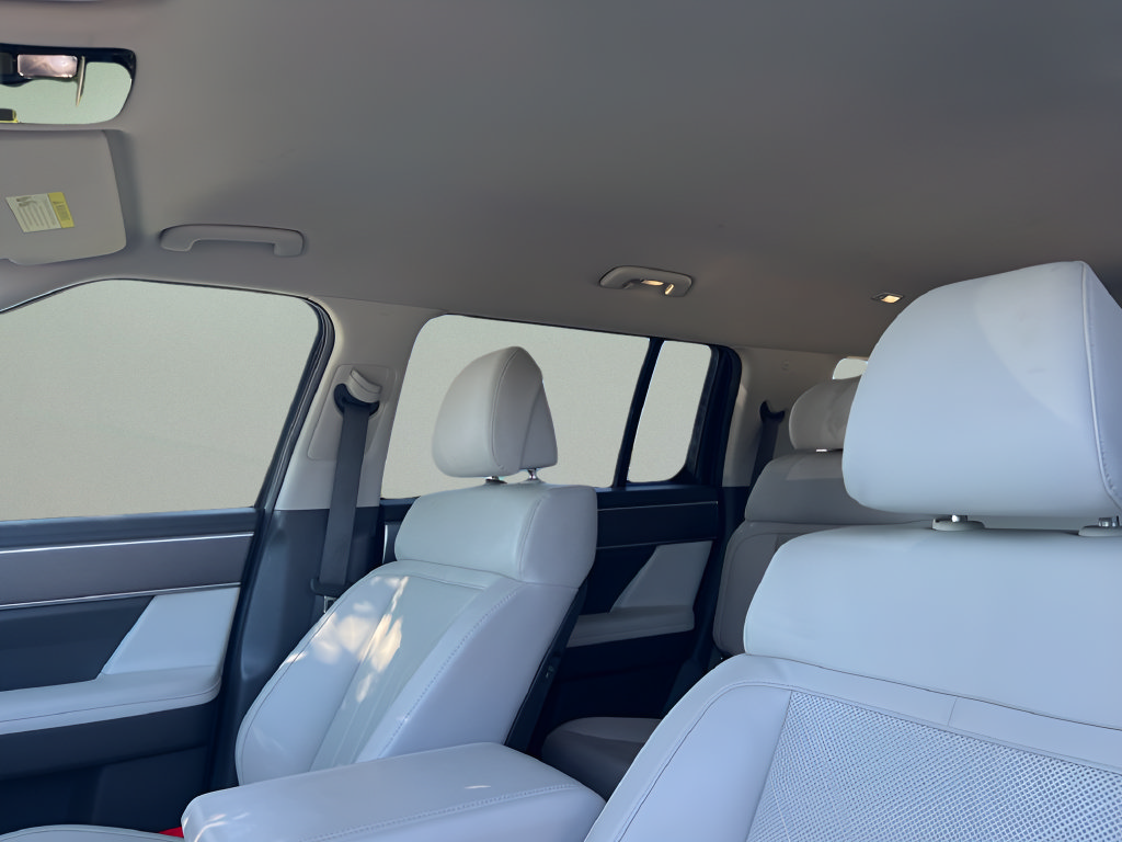 Used 2024 Hyundai Santa Fe SEL AWD/4WD image 16