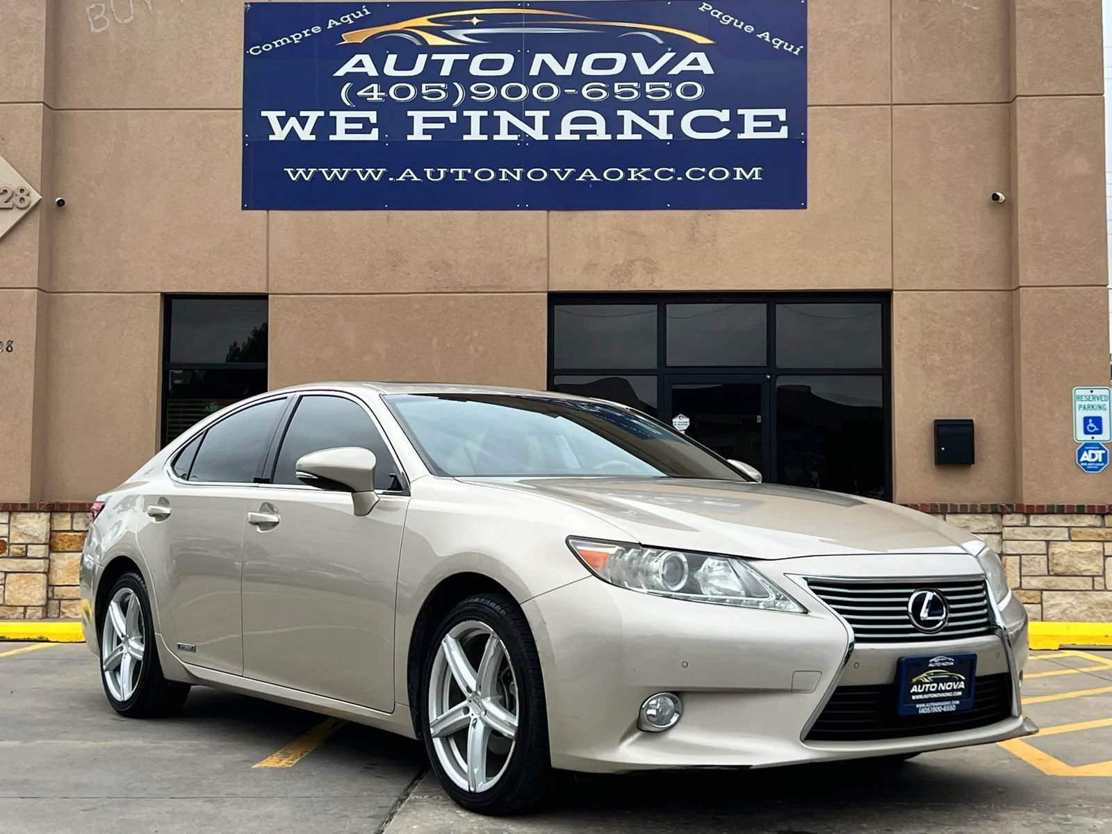 Used 2013 Lexus ES 300h w/ Luxury Pkg