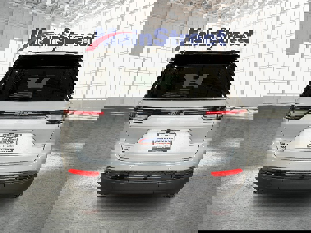 New 2025 Jeep Grand Cherokee 4WD image 4