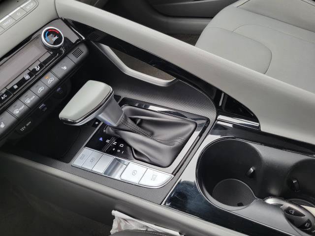 Used 2025 Hyundai Elantra SEL FWD image 23