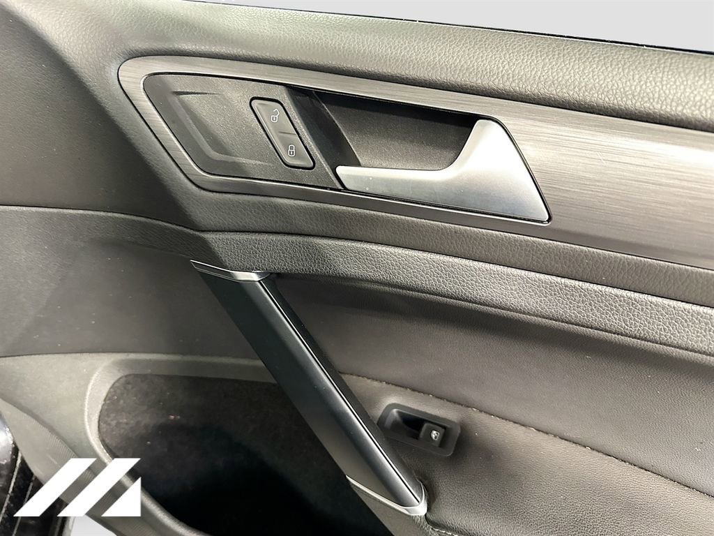Used 2018 Volkswagen Golf SE FWD image 30