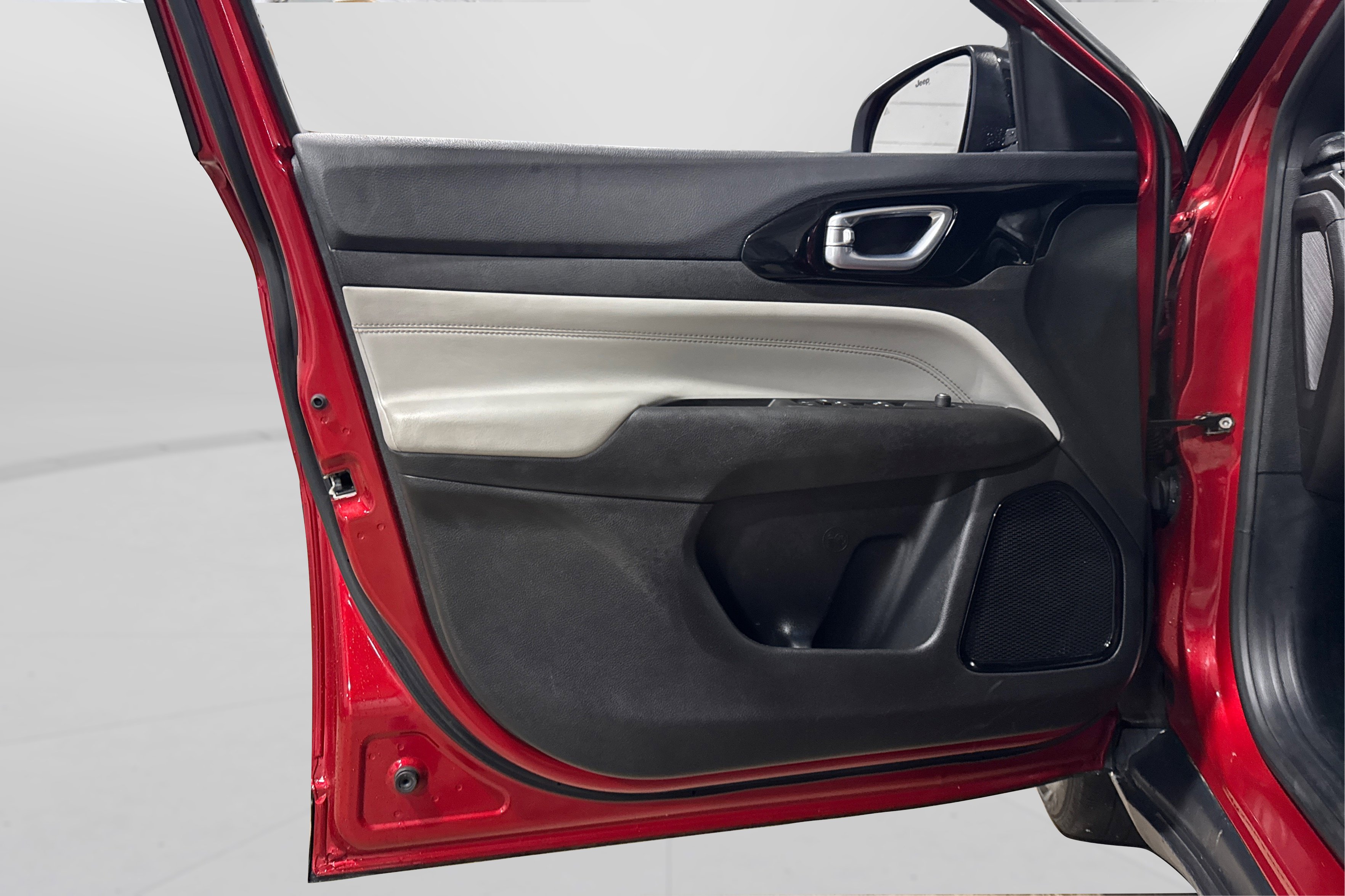 Used 2025 Jeep Compass Limited image 15