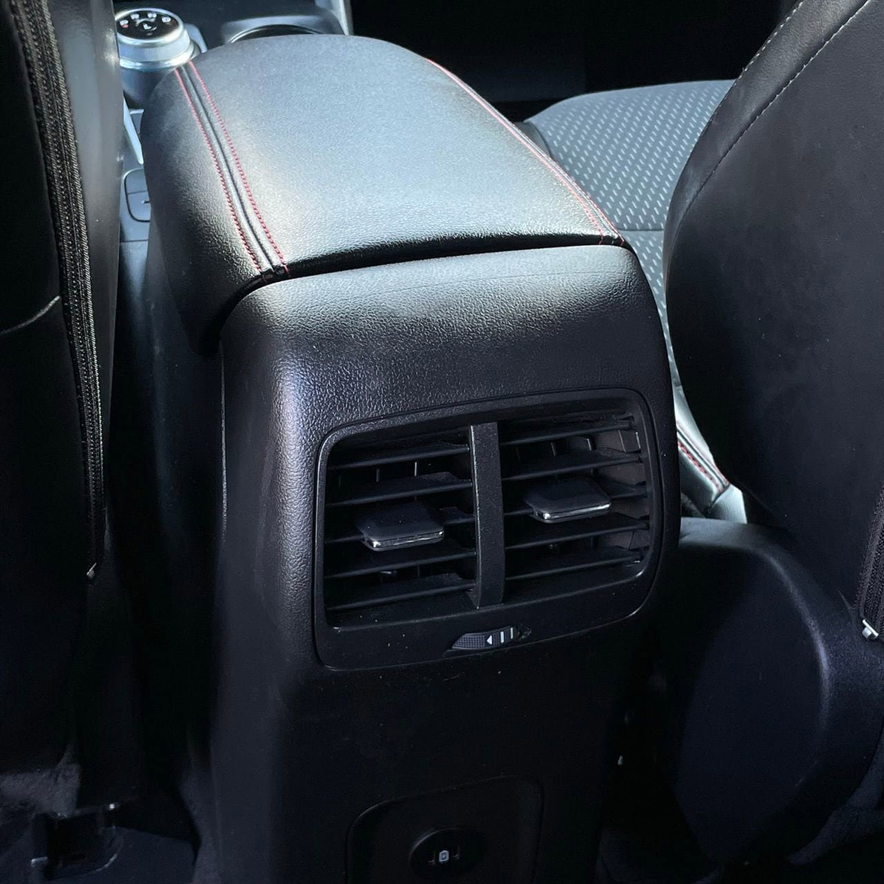 Used 2025 Ford Escape ST-Line FWD image 24