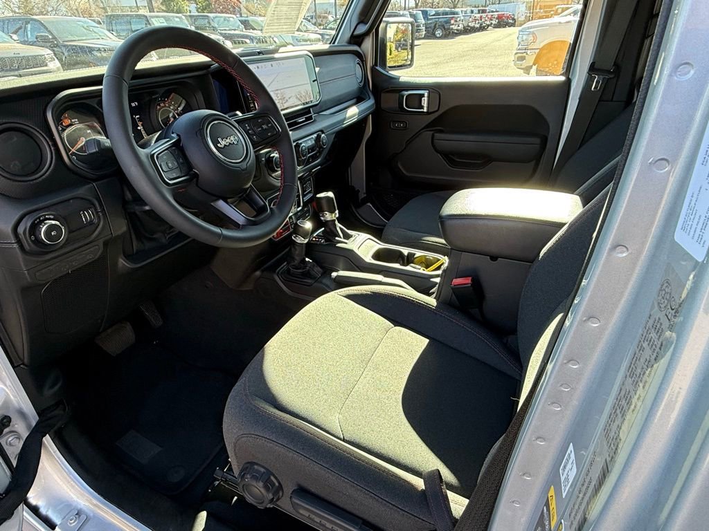 Certified 2024 Jeep Wrangler Unlimited Rubicon w/ Technology Group image 21