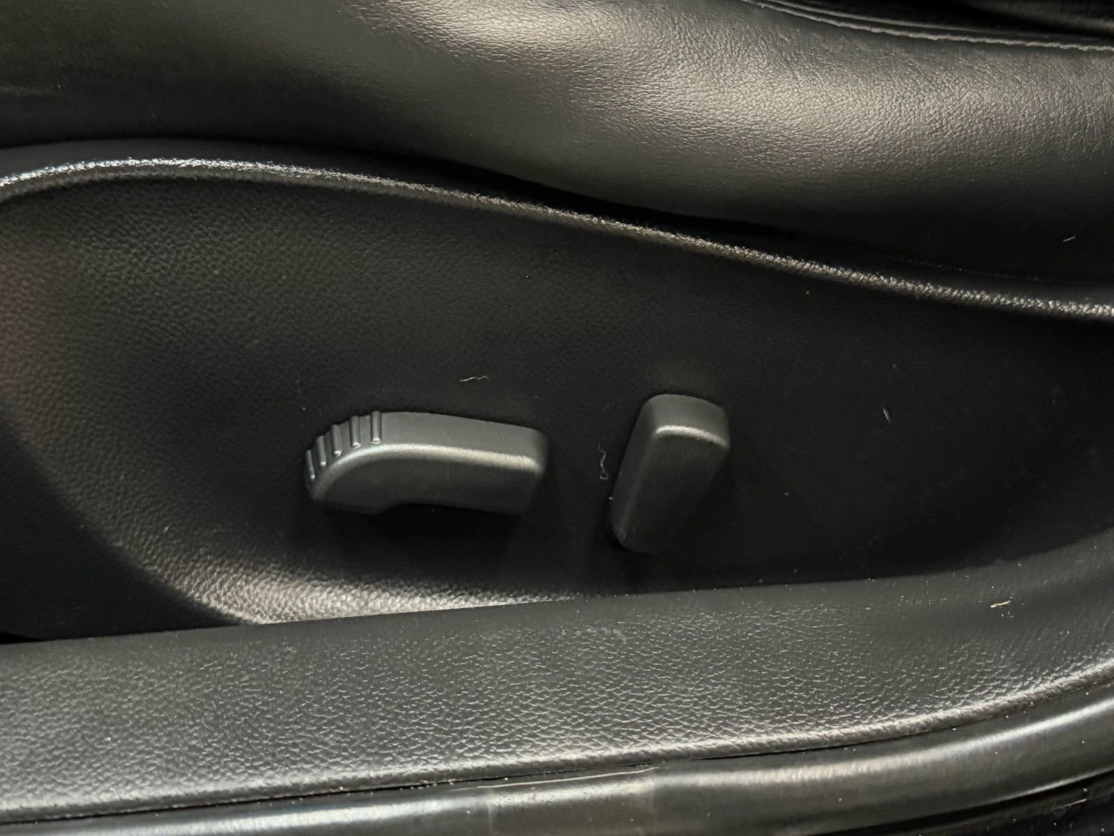 Used 2011 INFINITI G37 Journey image 25