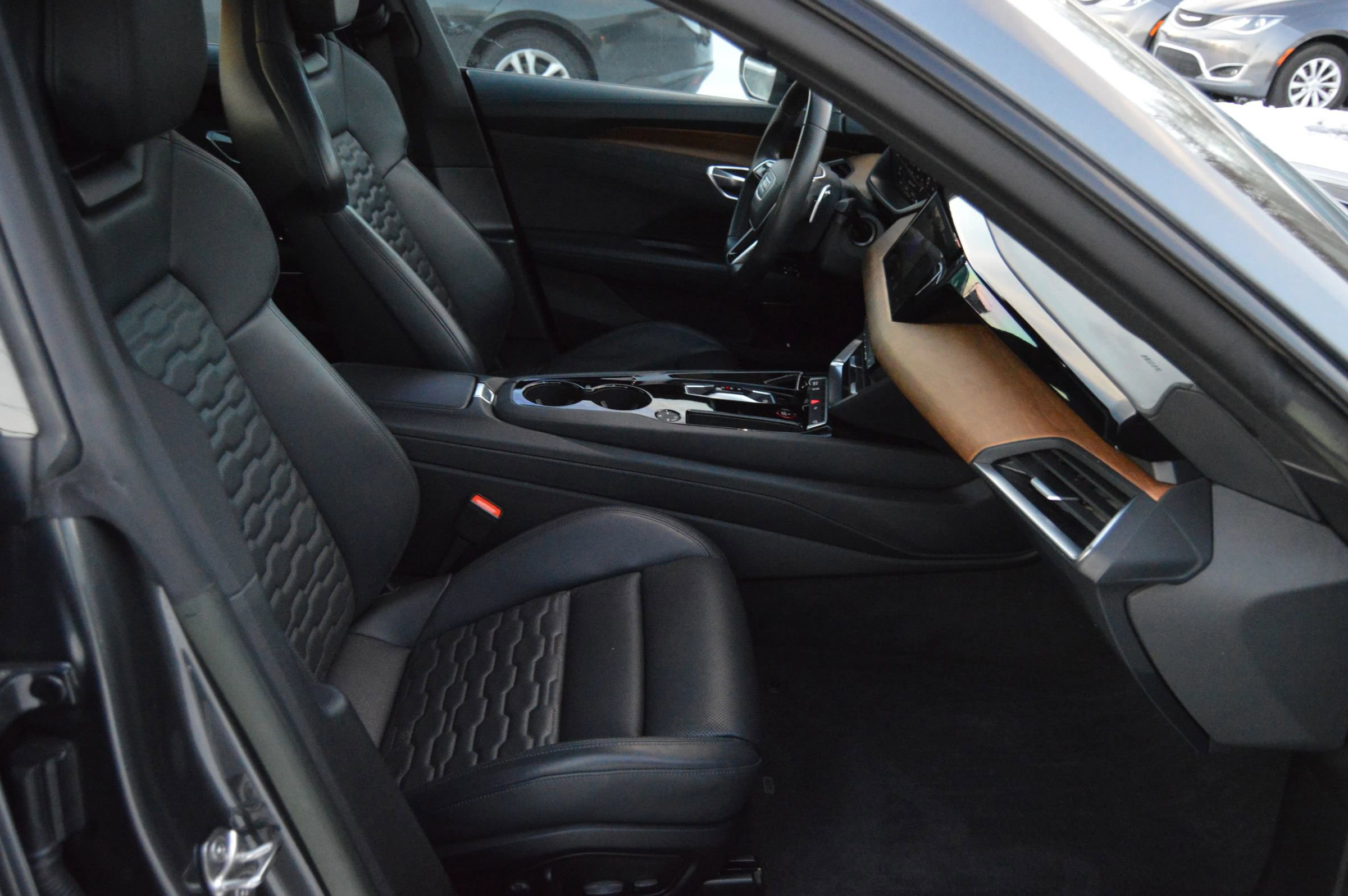 Used 2023 Audi e-tron GT Premium Plus image 29
