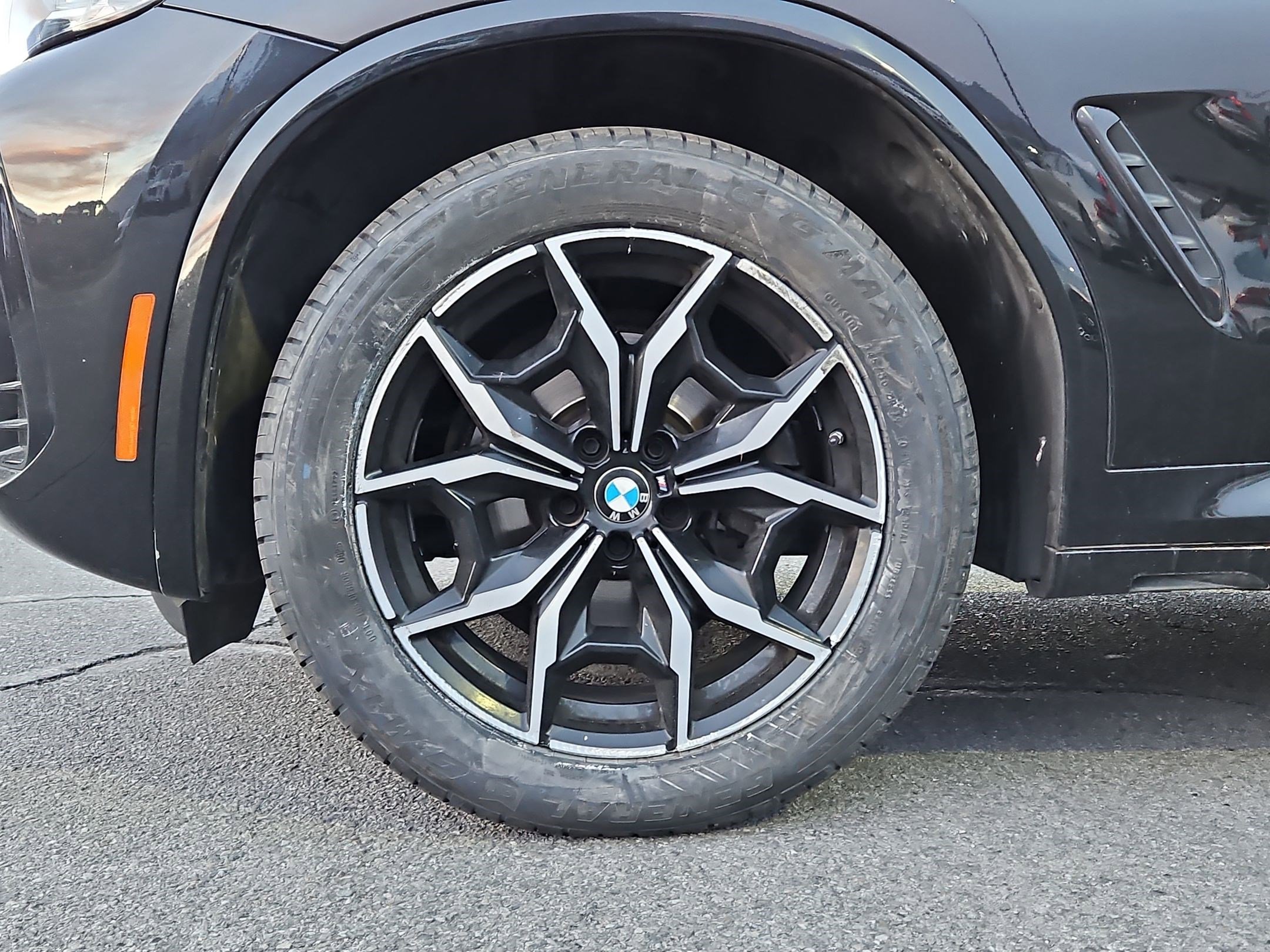 Used 2023 BMW X4 xDrive30i w/ M Sport Package image 13