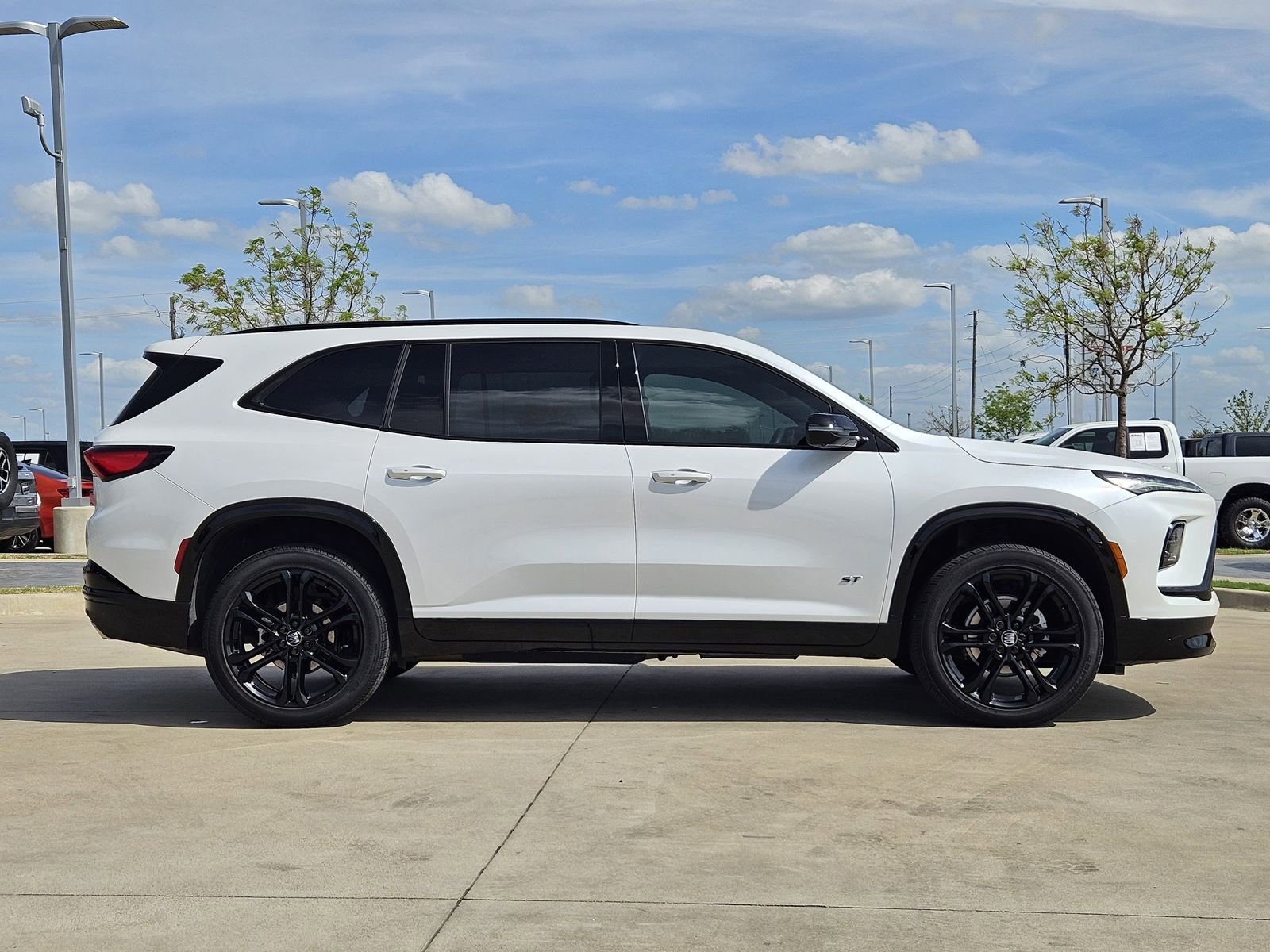 Used 2025 Buick Enclave Sport Touring w/ Power Package image 7