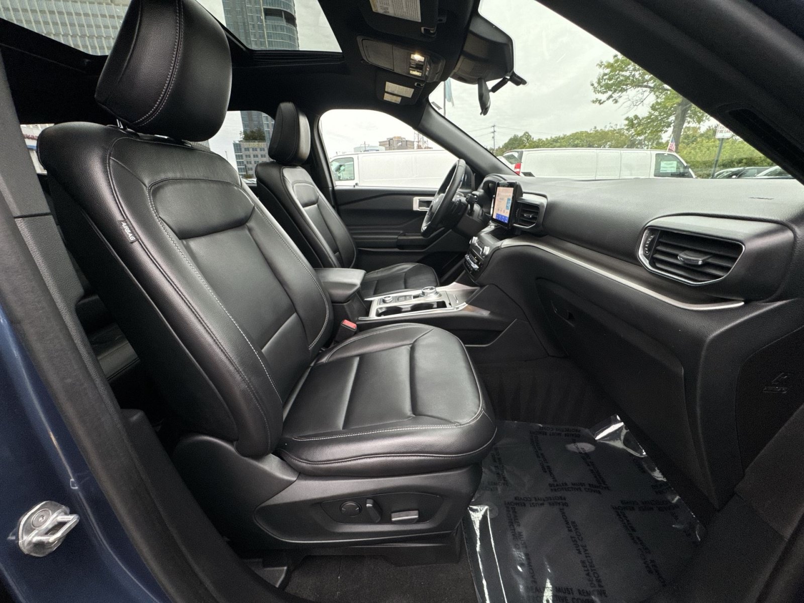 Used 2020 Ford Explorer XLT w/ Equipment Group 202A AWD/4WD image 28