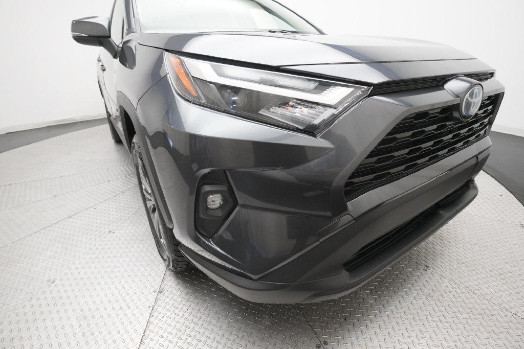 Used 2022 Toyota RAV4 XLE Premium AWD/4WD image 23