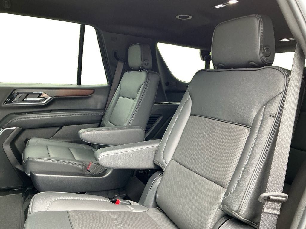 Used 2025 GMC Yukon Denali AWD/4WD image 13
