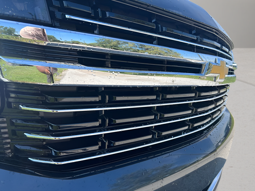 Used 2021 Chevrolet Suburban LT RWD image 9