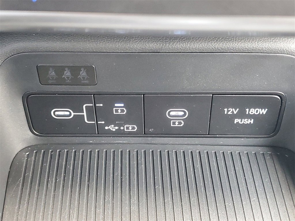 Used 2025 Hyundai Kona SEL image 32