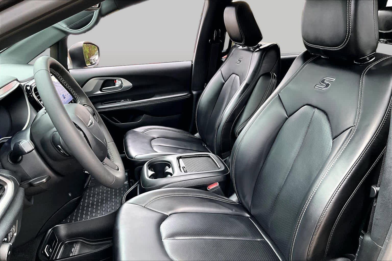 Used 2023 Chrysler Pacifica Touring-L w/ S Appearance Package FWD image 8
